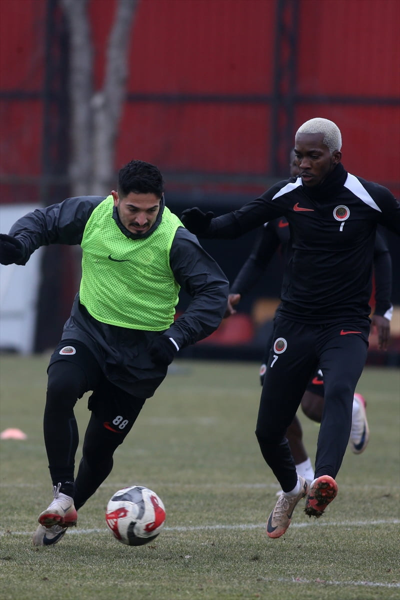 Gençlerbirliği, Trendyol Süper Lig'in 19. haftasında deplasmanda Hesap.com Antalyaspor ile...