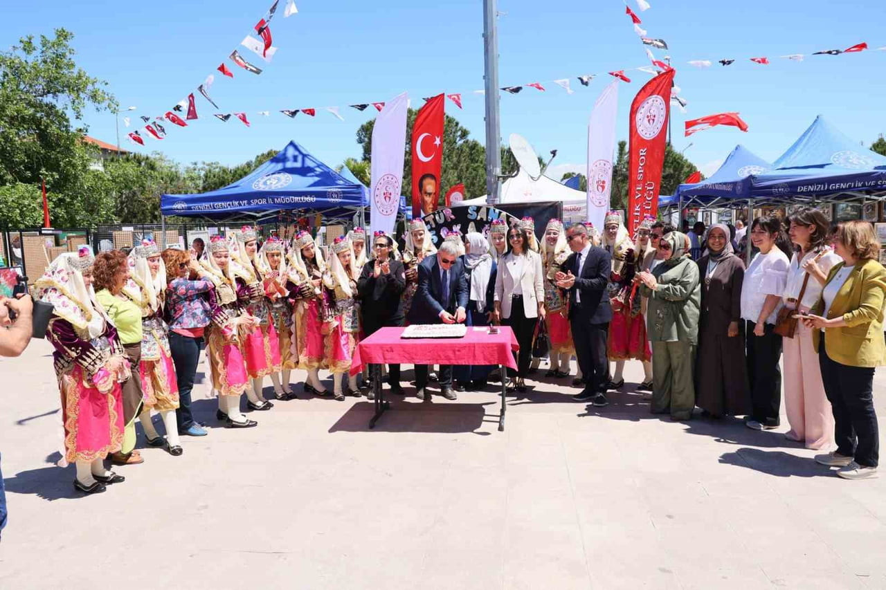GENÇLİK HAFTASI ETKİNLİKLERİ KAPSAMINDA GENÇLİK SPOR BAKANLIĞI YURTLARINDA KALAN ÜNİVERSİTE...
