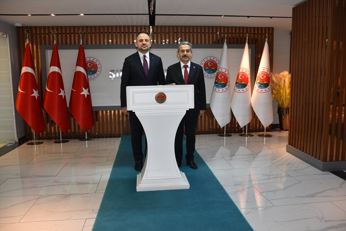 Gençlik ve Spor Bakan Yardımcısı Enes Eminoğlu (solda) Şırnak Valiliğini ziyaret ederek, Vali...