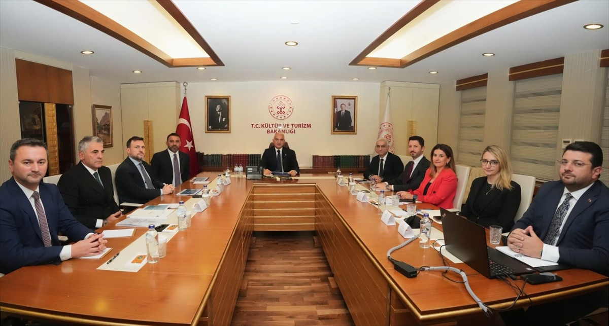 Gençlik ve Spor Bakan Yardımcısı Hamza Yerlikaya (sol 4), Kültür ve Turizm Bakanı Mehmet Nuri...