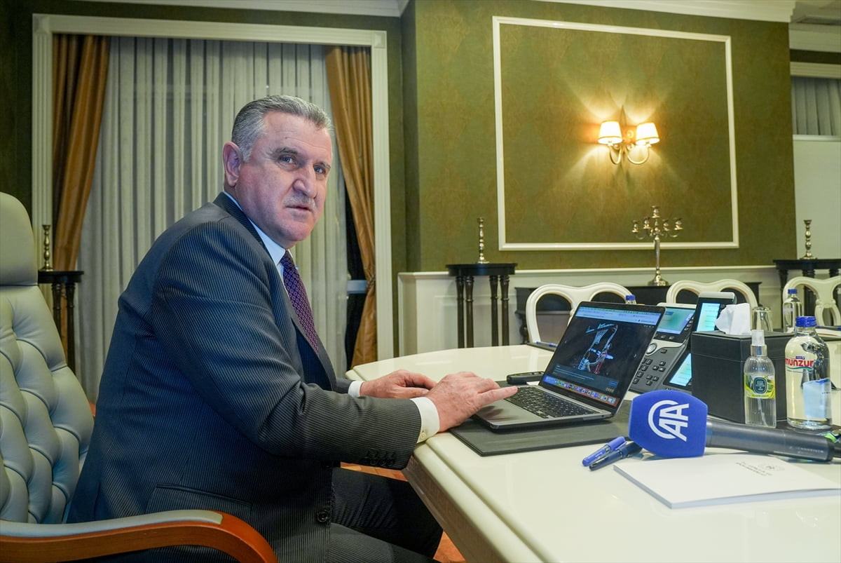 Gençlik ve Spor Bakanı Osman Aşkın Bak, Anadolu Ajansının (AA) "Yılın Kareleri" oylamasına...