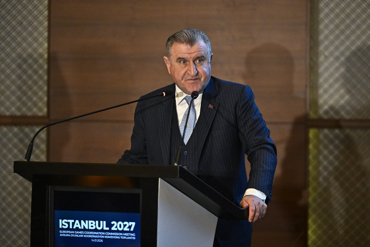 Gençlik ve Spor Bakanı Osman Aşkın Bak, İstanbul'un ev sahipliğinde düzenlenecek 2027 Avrupa...