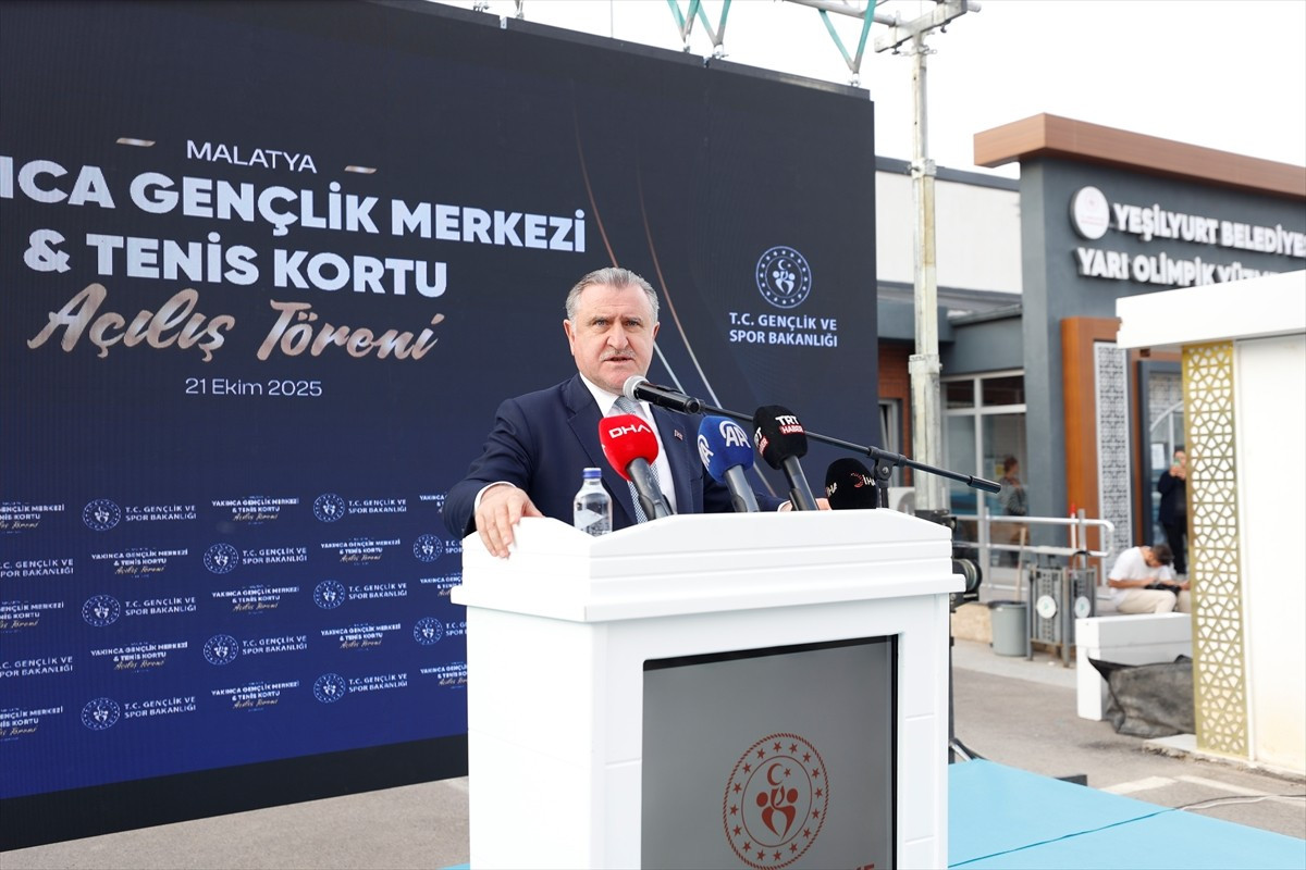 Gençlik ve Spor Bakanı Osman Aşkın Bak, Malatya'nın Yeşilyurt ilçesinde Yakınca Gençlik Merkezi ve...
