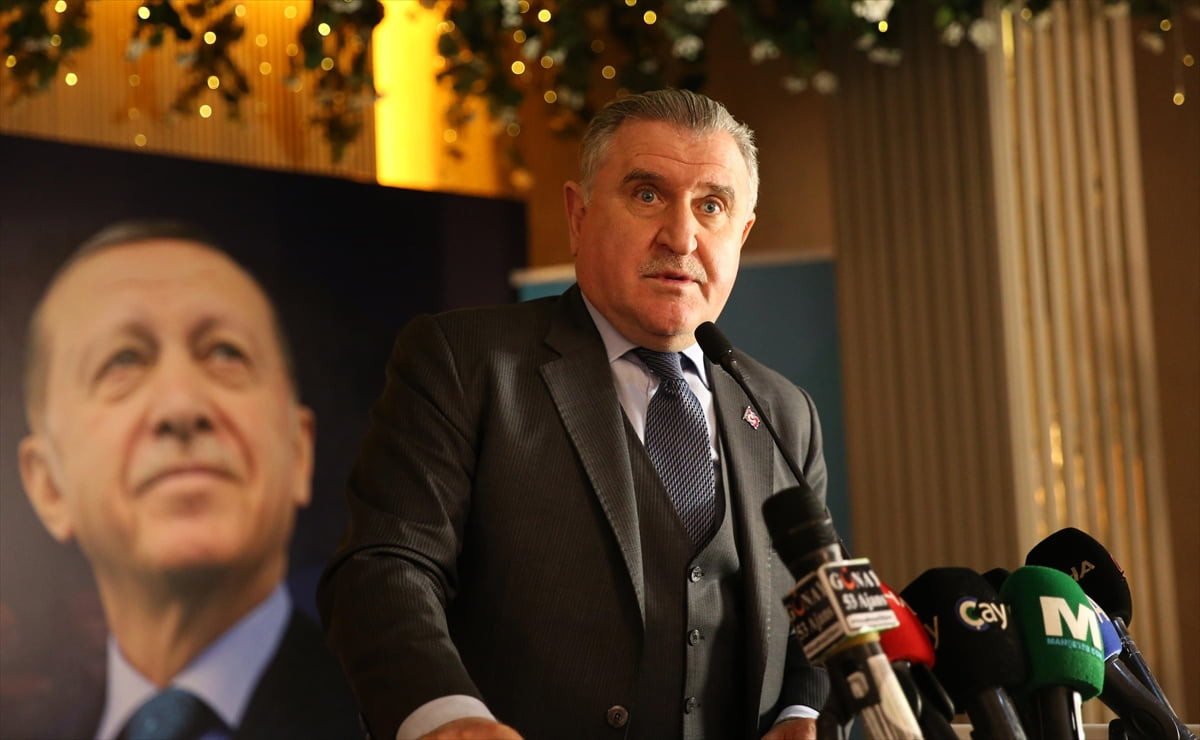 Gençlik ve Spor Bakanı Osman Aşkın Bak, Rize'de AK Parti Rize İl Başkanlığınca düzenlenen "vefa...