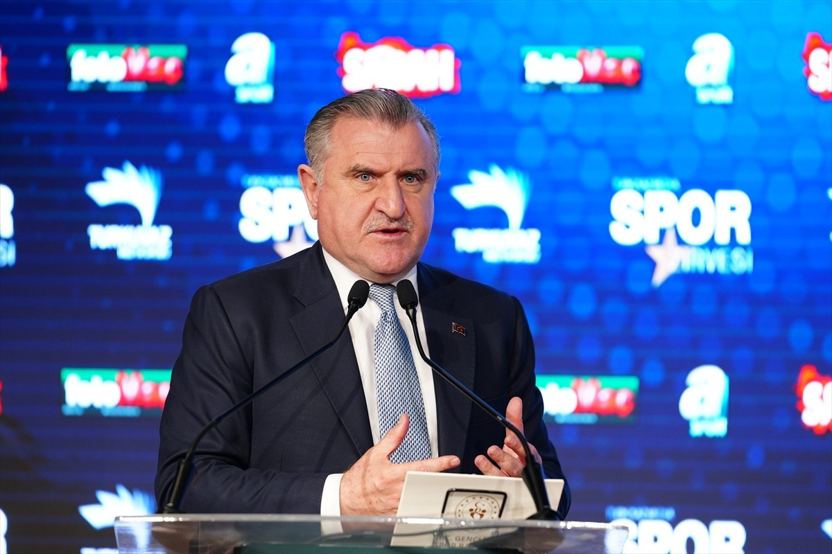 Gençlik ve Spor Bakanı Osman Aşkın Bak, Turkuvaz Medya Grubu tarafından düzenlenen "Spor...