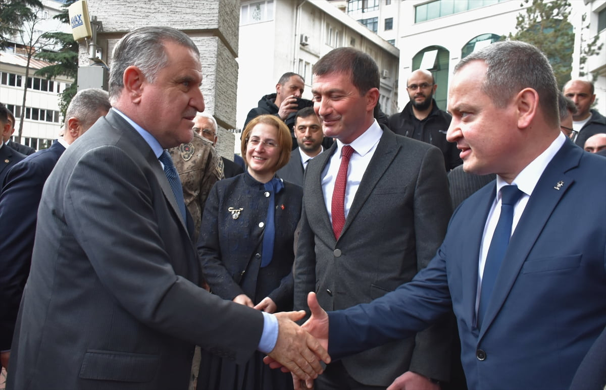 Gençlik ve Spor Bakanı Osman Aşkın Bak,(soldan 1) Artvin'de çeşitli ziyaretlerde ve bulundu. Bak...