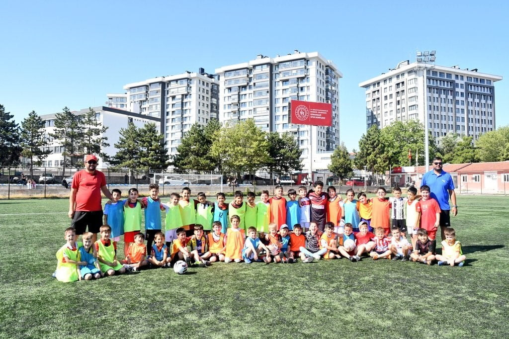 GENÇLİK VE SPOR BAKANLIĞI (GSB) SPOR OKULLARI BÜNYESİNDE ESKİŞEHİR'DEKİ ABDURRAHMAN TEMEL FUTBOL...