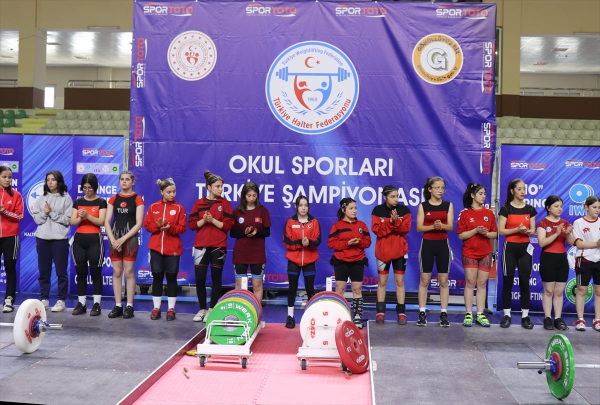 Gençlik ve Spor Bakanlığı koordinesinde düzenlenen Okul Sporları Genç Kızlar A-B Halter Türkiye...