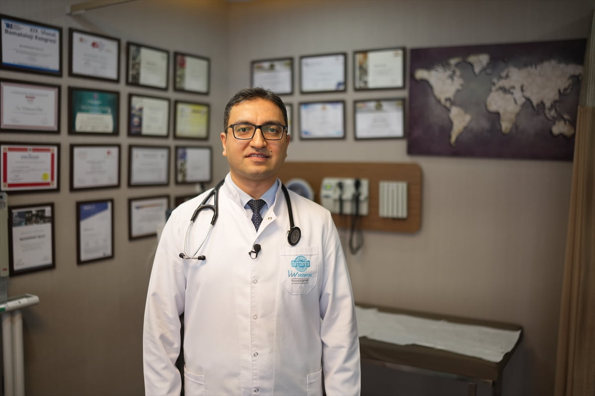 Gençlik yıllarında tamircilikten hamallığa iş hayatının her alanında çalışıp doktor olmayı başaran...