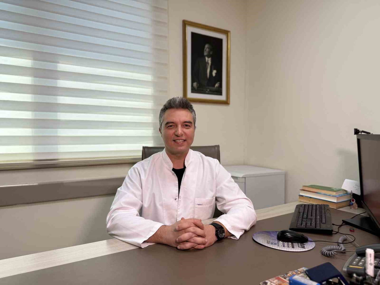 GENEL CERRAHİ UZMANI DOÇ. DR. AHMET SÜREK