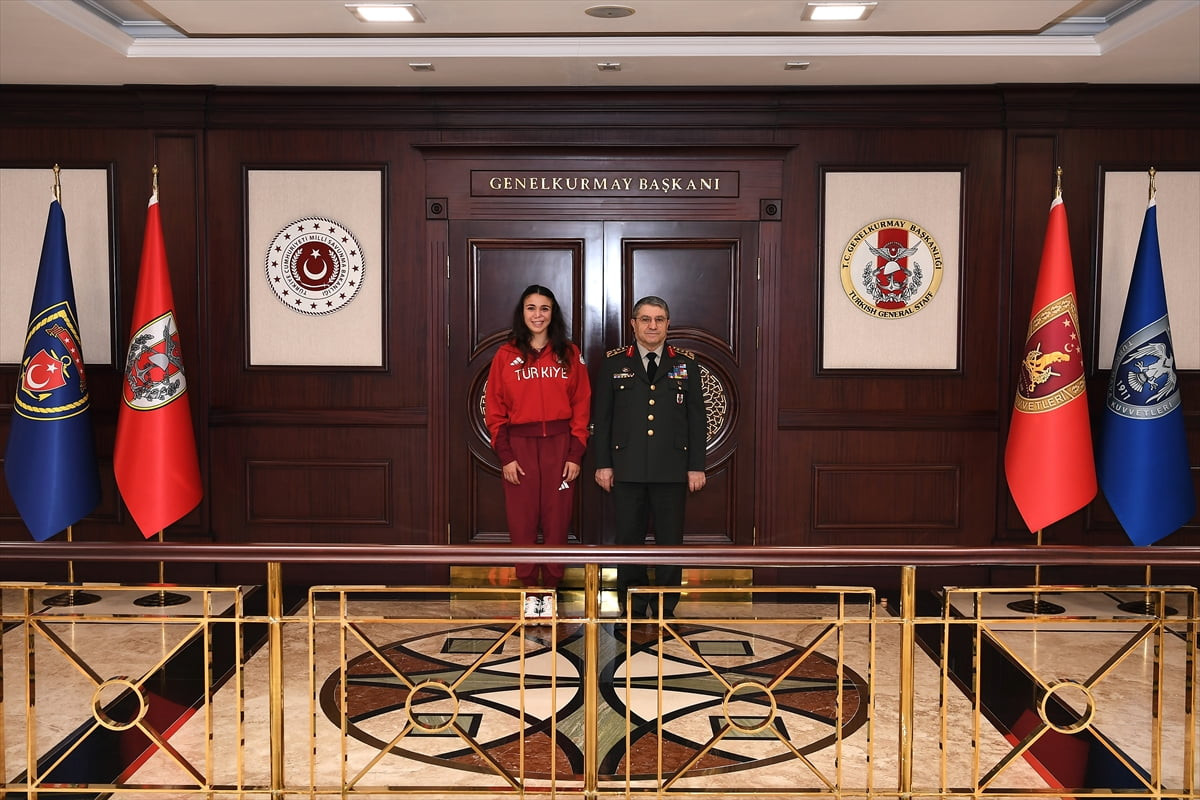 Genelkurmay Başkanı Orgeneral Selçuk Bayraktaroğlu, Dünya Askeri Sporlar Konseyi tarafından "Yılın...