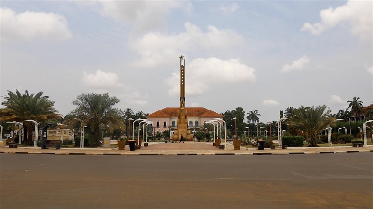 Gine Bissau'da, Cumhurbaşkanlığı Askeri Daire Başkanı Denis N'Canha, bir grup subayla yaptığı...