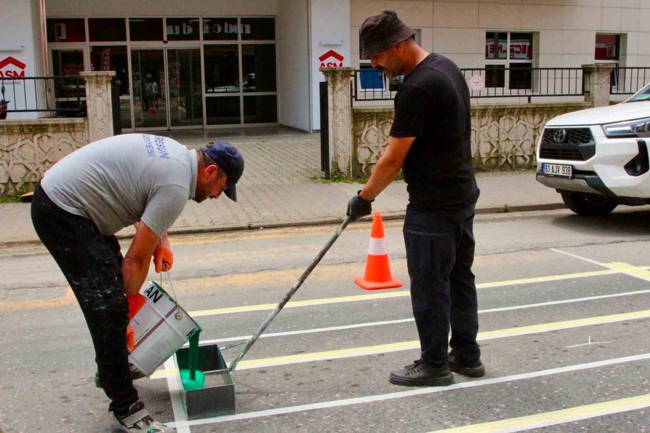 GİRESUN BELEDİYESİ ZABITA MÜDÜRLÜĞÜ TRAFİK EKİPLERİ, ŞEHİR GENELİNDE YAYA GÜVENLİĞİNİ ARTIRMAK...