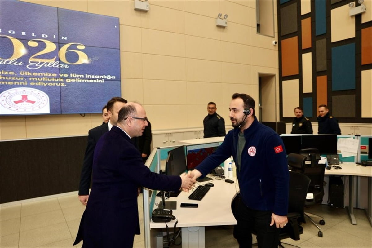 Giresun Valisi Mehmet Fatih Serdengeçti, 112 Acil Çağrı Merkezi çalışanlarına ziyarette...