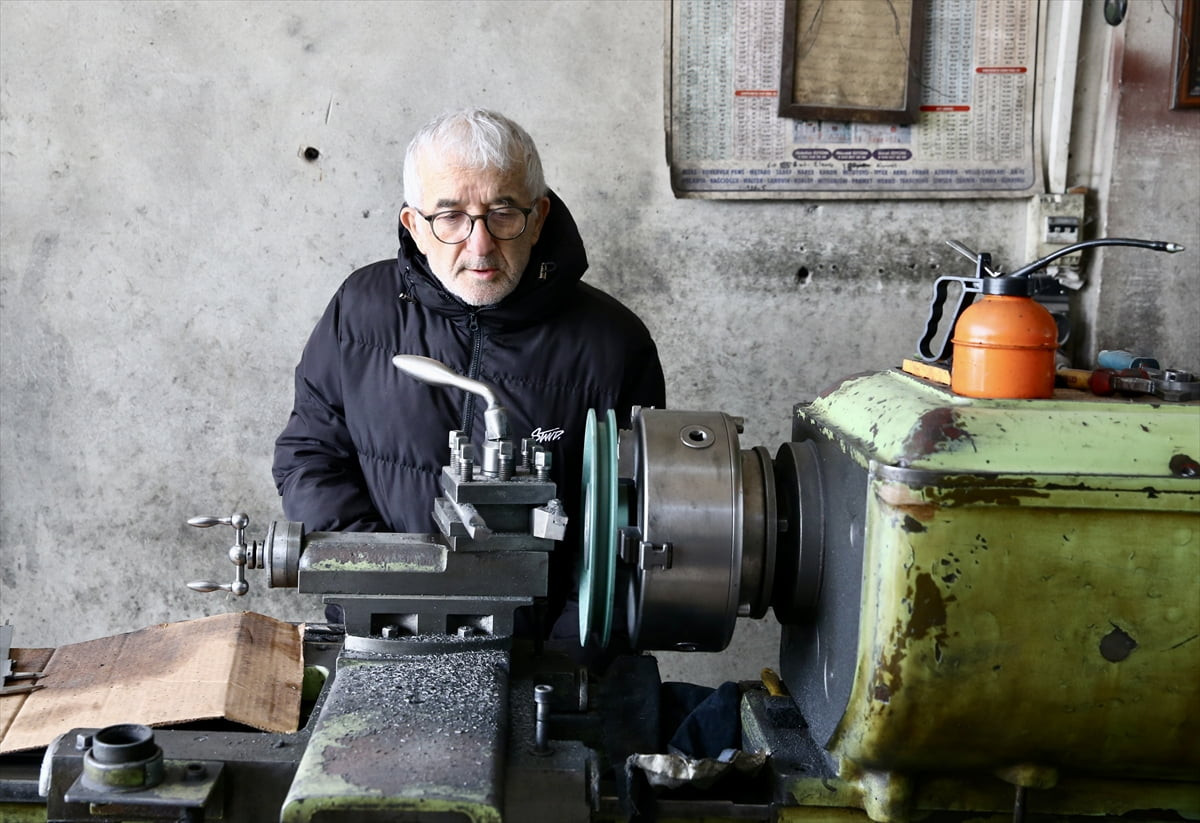 Giresun'da babasının kurduğu fındık kırma makinesi imalatını sürdüren 68 yaşındaki Orhan...