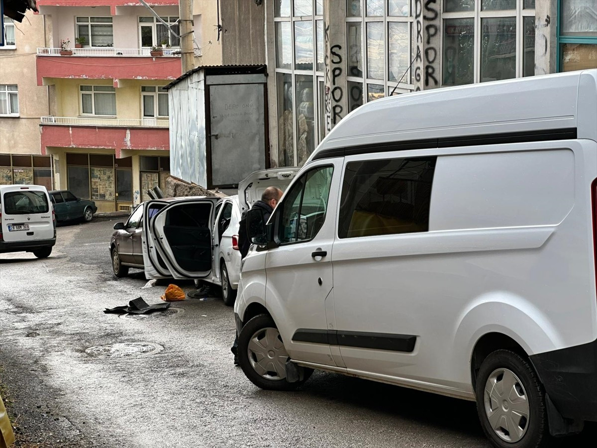 Giresun'un Şebinkarahisar ilçesinde bir kişi, babasını tabancayla vurarak öldürdü.