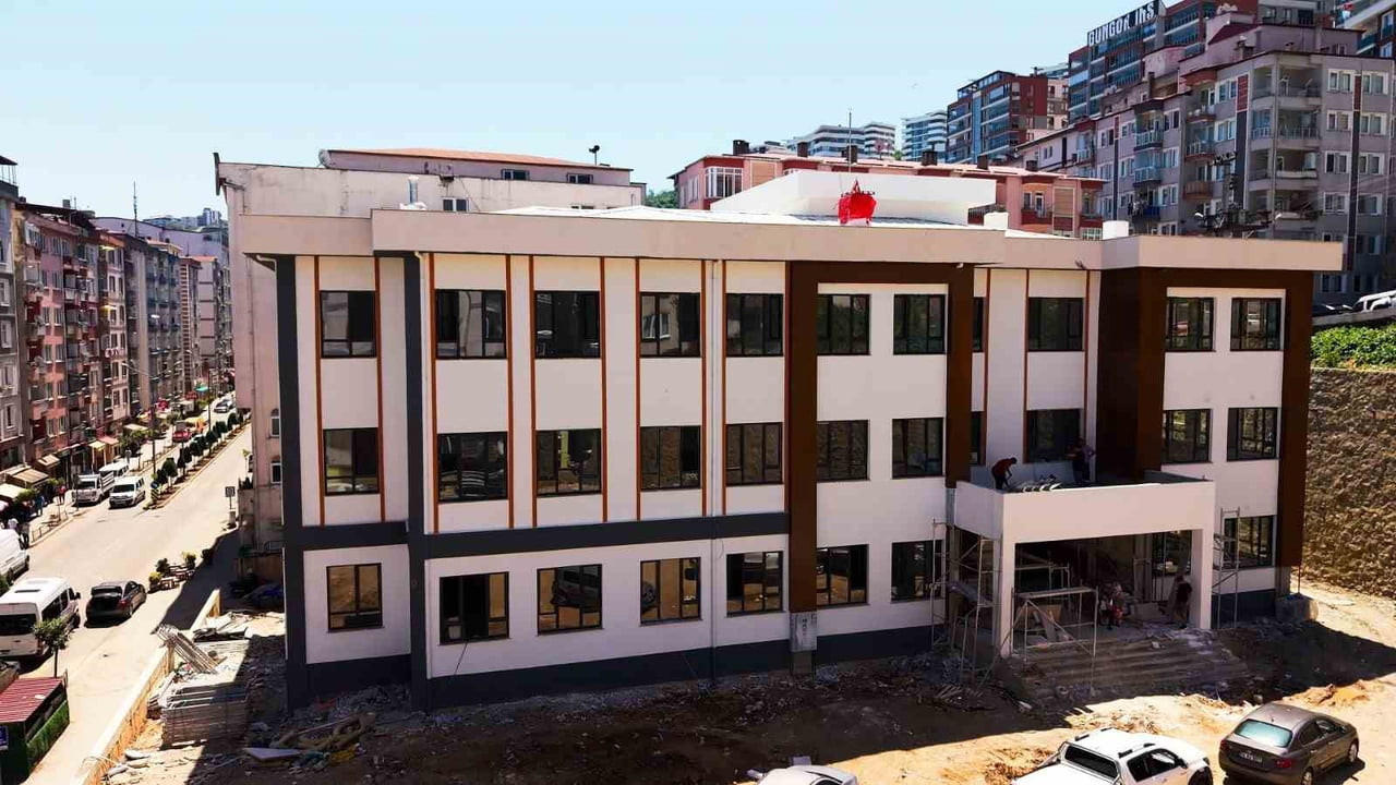 GİRESUN’DA YAPIMI DEVAM EDEN MERKEZ YENİYOL İMAM HATİP ORTAOKULU İNŞAATINDA SONA YAKLAŞILDI....