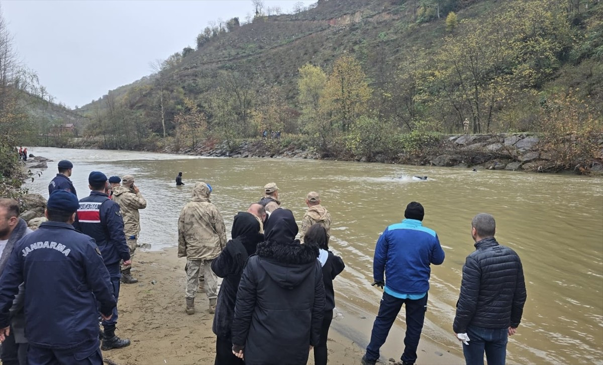 Giresun’un Bulancak ilçesinde otomobil, Kovanlık-Aydındere yolunda seyir halindeyken Pazarsuyu...