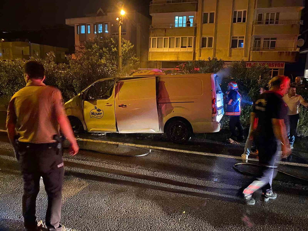 GİRESUN’UN EYNESİL İLÇESİNDE SEYİR HALİNDEYKEN ALEV ALAN OTOMOBİL KULLANILAMAZ HALE GELDİ. OLAYDA...