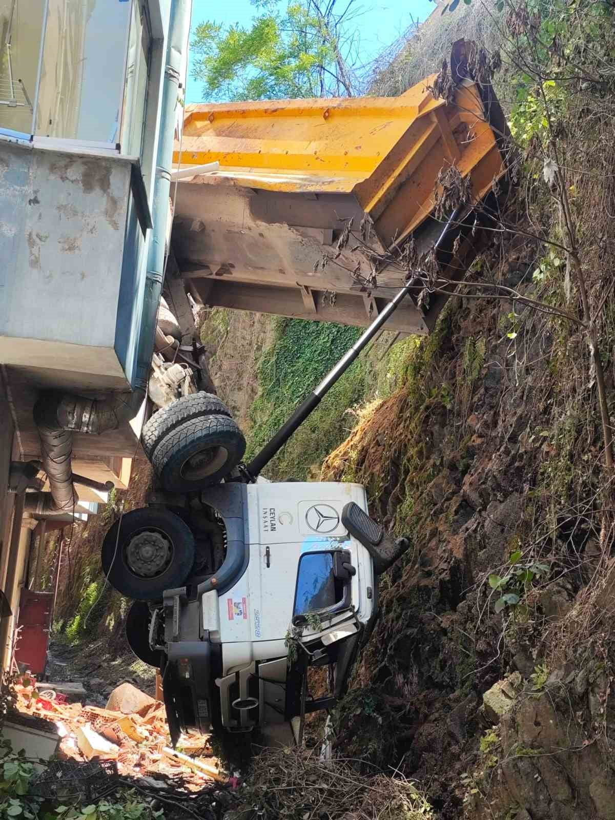 GİRESUN’UN TİREBOLU İLÇESİNDE DOĞALGAZ ÇALIŞMALARI SIRASINDA FRENİ BOŞALDIĞI İDDİA EDİLEN DAMPERLİ...