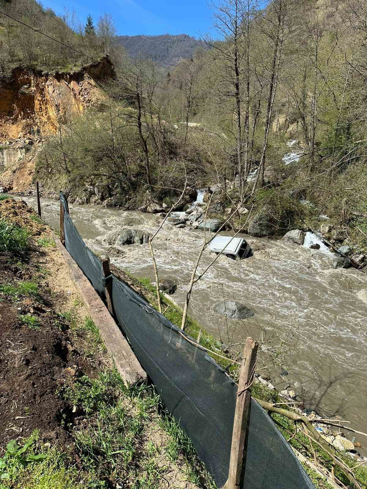 GİRESUN’UN YAĞLIDERE İLÇESİNDE MEYDANA GELEN TRAFİK KAZASINDA 19 YAŞINDAKİ SÜRÜCÜ HAYATINI...