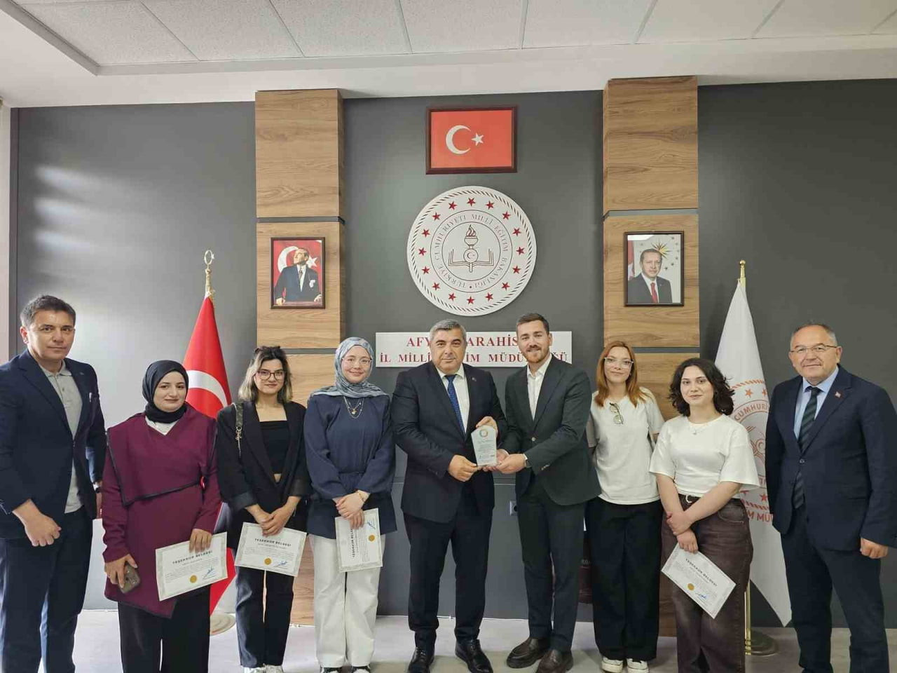 GİRİŞİMCİ GENÇ LİDERLER DERNEĞİ BAŞKANI MUSTAFA BAHADIR BEŞEN İL MİLLİ EĞİTİM MÜDÜRÜ MİRAÇ...