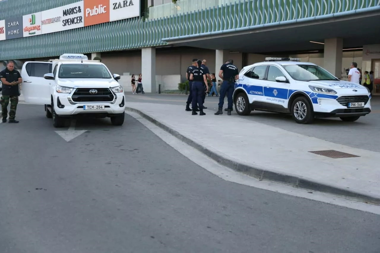 GKRY'NİN BAŞKENTİ LEFKOŞA'DA BOMBALI SALDIRI TEHDİDİ PANİĞİ YAŞANDI. POLİS EKİPLERİ, "NİCOSİA...
