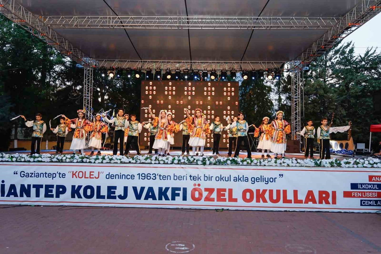 GKV’LİLER ANADOLU’YU ‘DANSIN RENKLERİYLE’ SAHNEYE TAŞIDI
