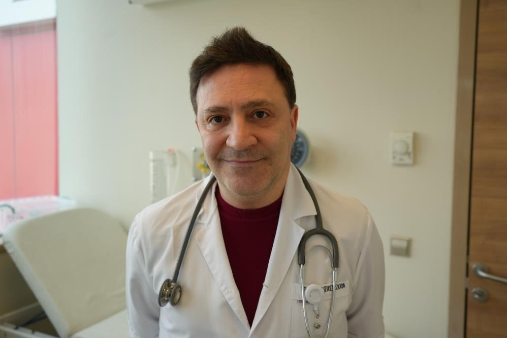 GÖĞÜS HASTALIKLARI UZMANI PROF. DR. ŞEVKET ÖZKAYA, AKILLI TELEFON, TABLET, SOSYAL MEDYA VE PARLAK...