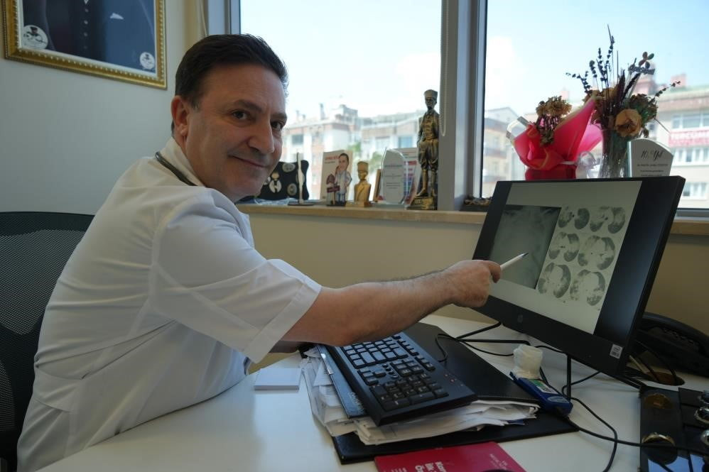 GÖĞÜS HASTALIKLARI UZMANI PROF. DR. ŞEVKET ÖZKAYA, YAZ AYLARINDA ARTAN SICAKLIKLARLA BİRLİKTE...