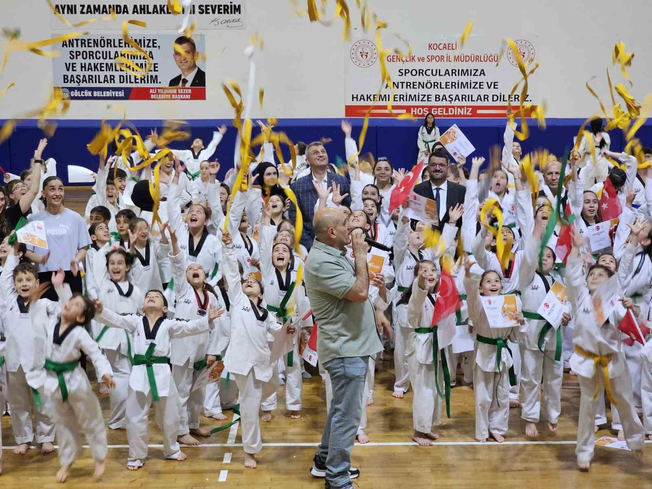 GÖLCÜK BELEDİYESPOR BÜNYESİNDE EĞİTİM GÖREN 305 TEKVANDO SPORCUSU, DÜZENLENEN TÖRENLE BİR ÜST...