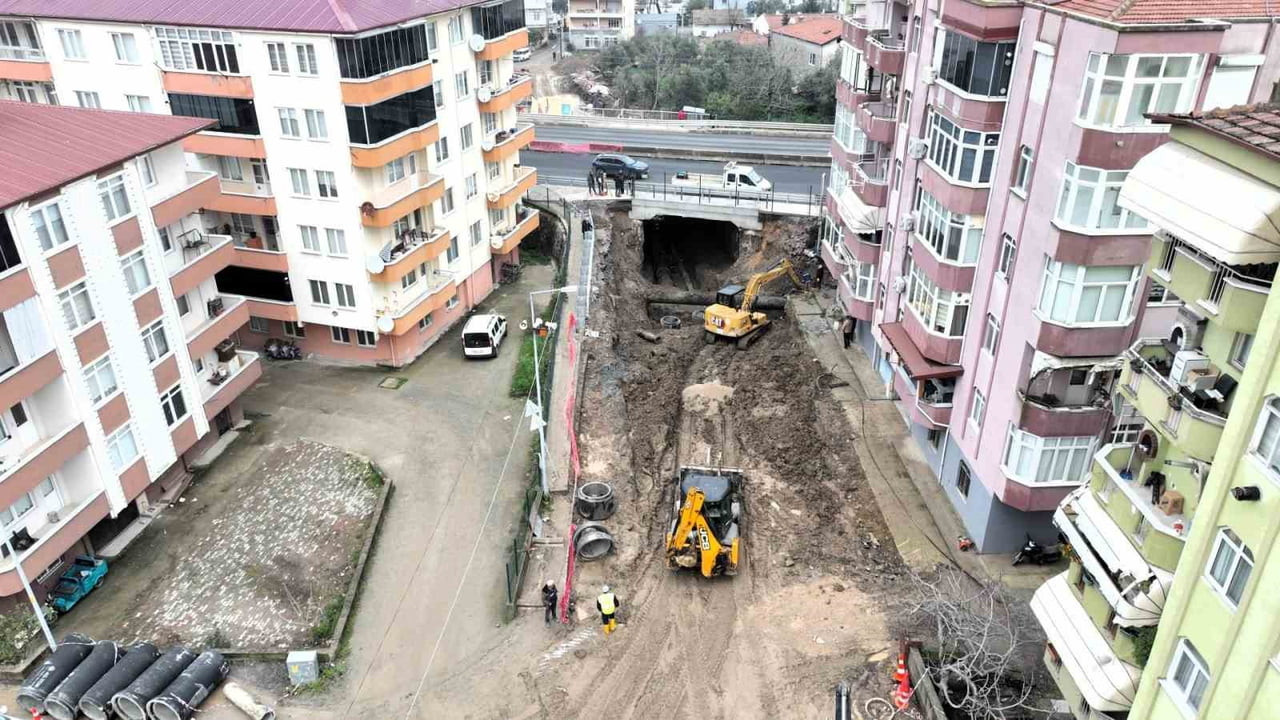 GÖLCÜK İLÇESİ ULAŞLI MAHALLESİ'NDE BAŞLATILAN D-130 KARAYOLU ALT GEÇİT PROJESİNDE ÇALIŞMALAR DEVAM...