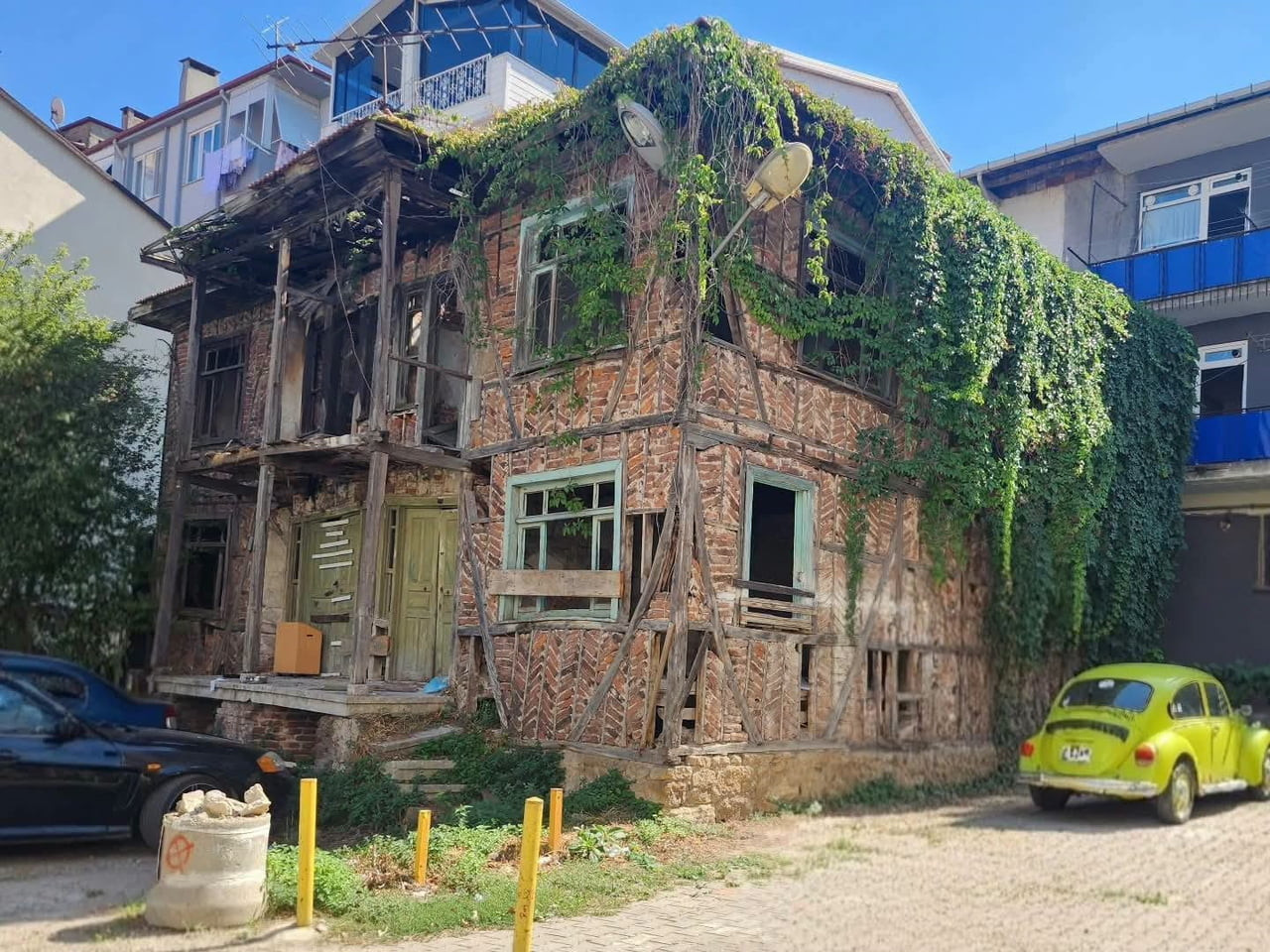 GÖLCÜK'TE, DEĞİRMENDERE YALI EVLERİ YANINDA BULUNAN VE KORUNMASI GEREKEN KÜLTÜR VARLIĞI...