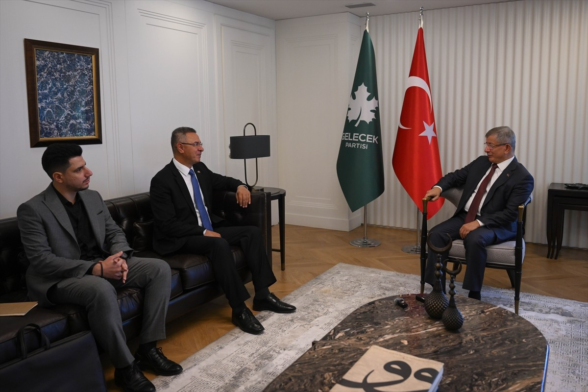 Görev süresi yakında dolacak Filistin'in Ankara Büyükelçisi Faed Mustafa (sol 2), Gelecek Partisi...