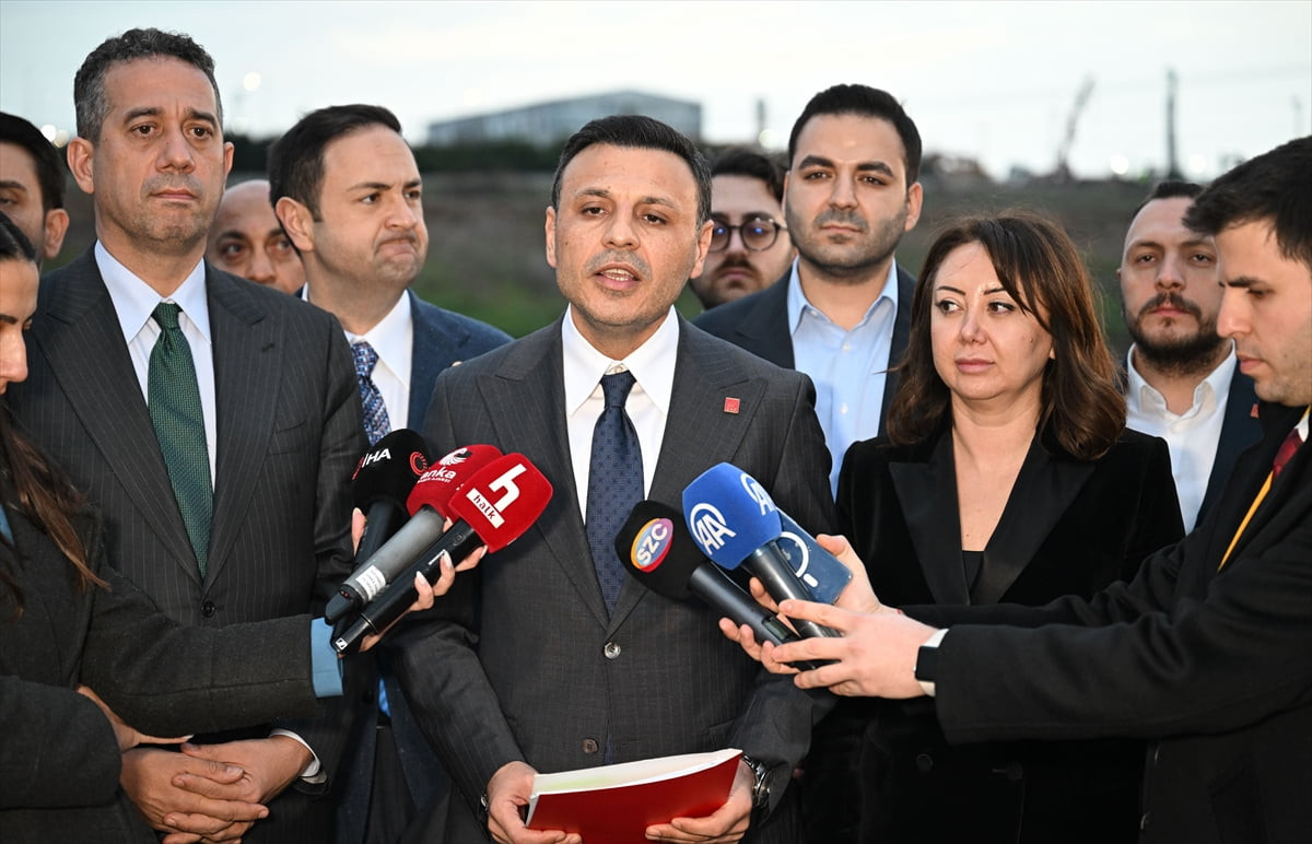 Görevlerinden uzaklaştırılan Beyoğlu Belediye Başkanı İnan Güney ve Beşiktaş Belediye Başkanı Rıza...