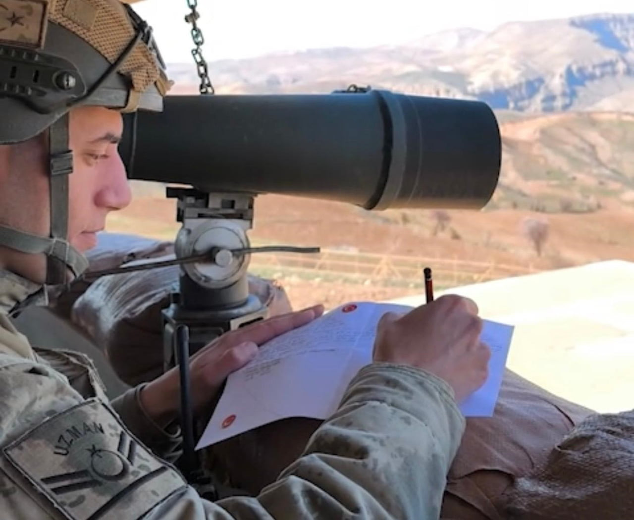 GÖREVLİ PERSONEL, ÖĞRENCİLERİN TALEBİNE KAYITSIZ KALMAYARAK KALPLERİN EKSİK KALAN KISMINI DOLDURDU...