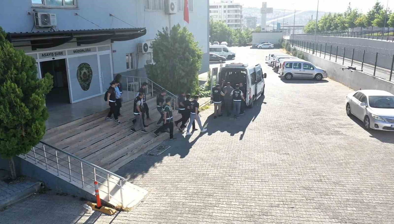 GÖZALTINA ALINAN 6 ZANLI TUTUKLANDI.