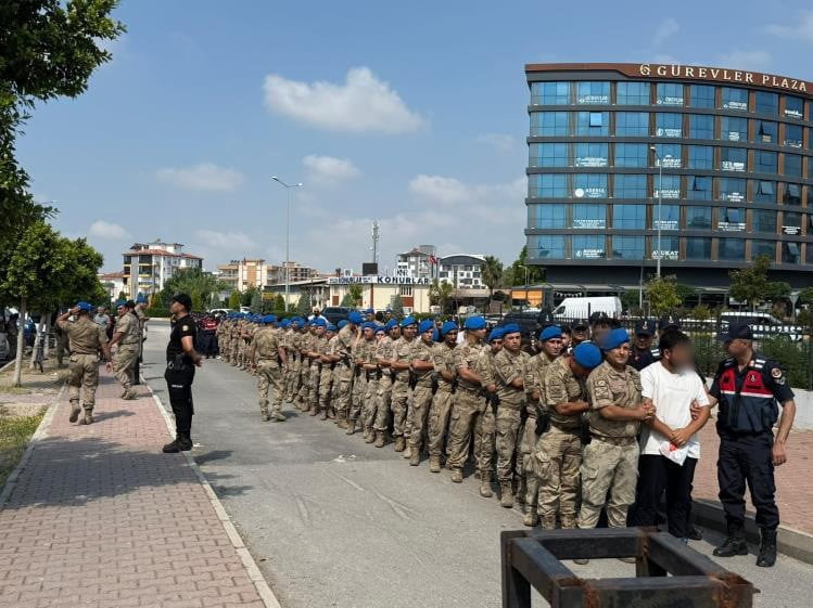 GÖZALTINA ALINAN VE İŞLEMLERİNİN ARDINDAN ADLİYEYE SEVK EDİLEN 68 ŞÜPHELİDEN 36'SI TUTUKLANDI....