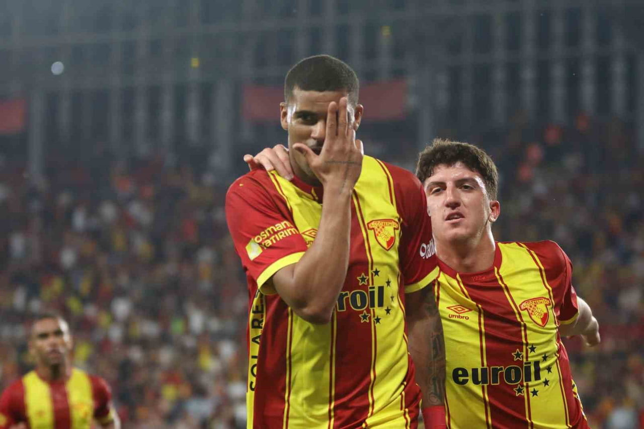 GÖZTEPE, FORVET OYUNCUSU JEFERSON SANTOS'U (JEH) SATIN ALMA OPSİYONUYLA KİRALAMAK ÜZERE SIRBİSTAN...