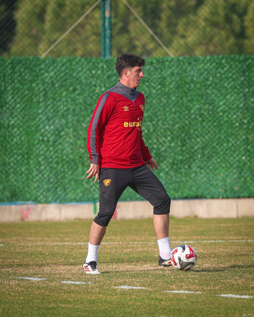 Göztepe, Trendyol Süper Lig'in 19. haftasında deplasmandaki Fenerbahçe maçının hazırlıklarını...