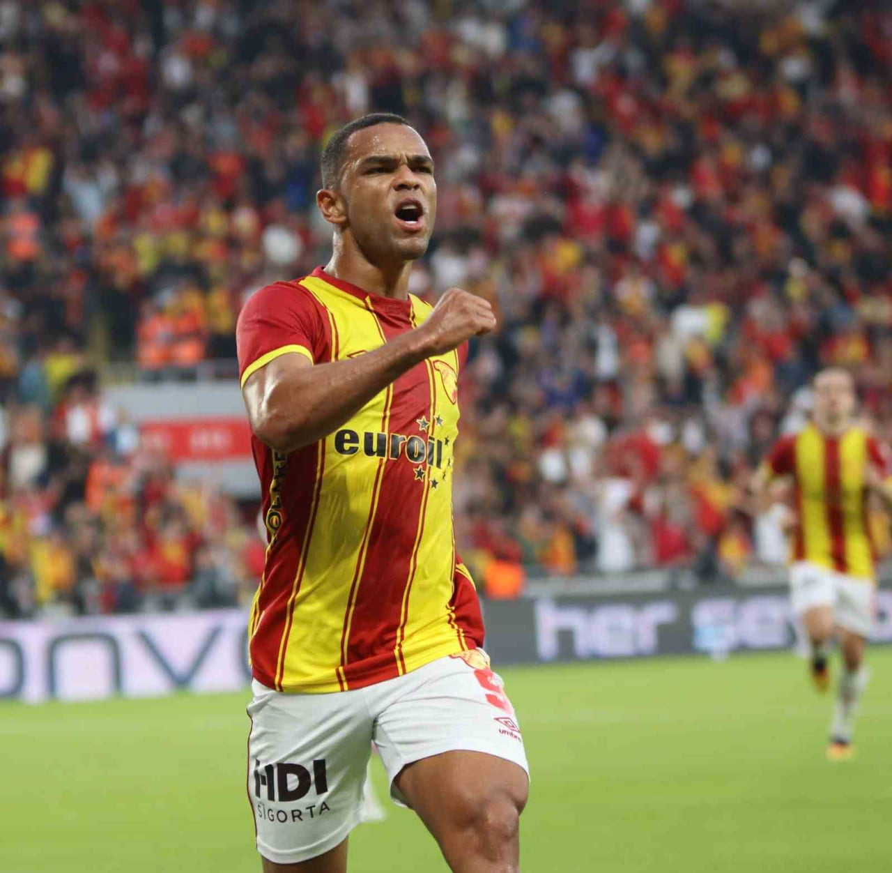 GÖZTEPE’DE JUAN’IN YÜKSELİŞİ SÜRÜYOR  (ARŞİV)