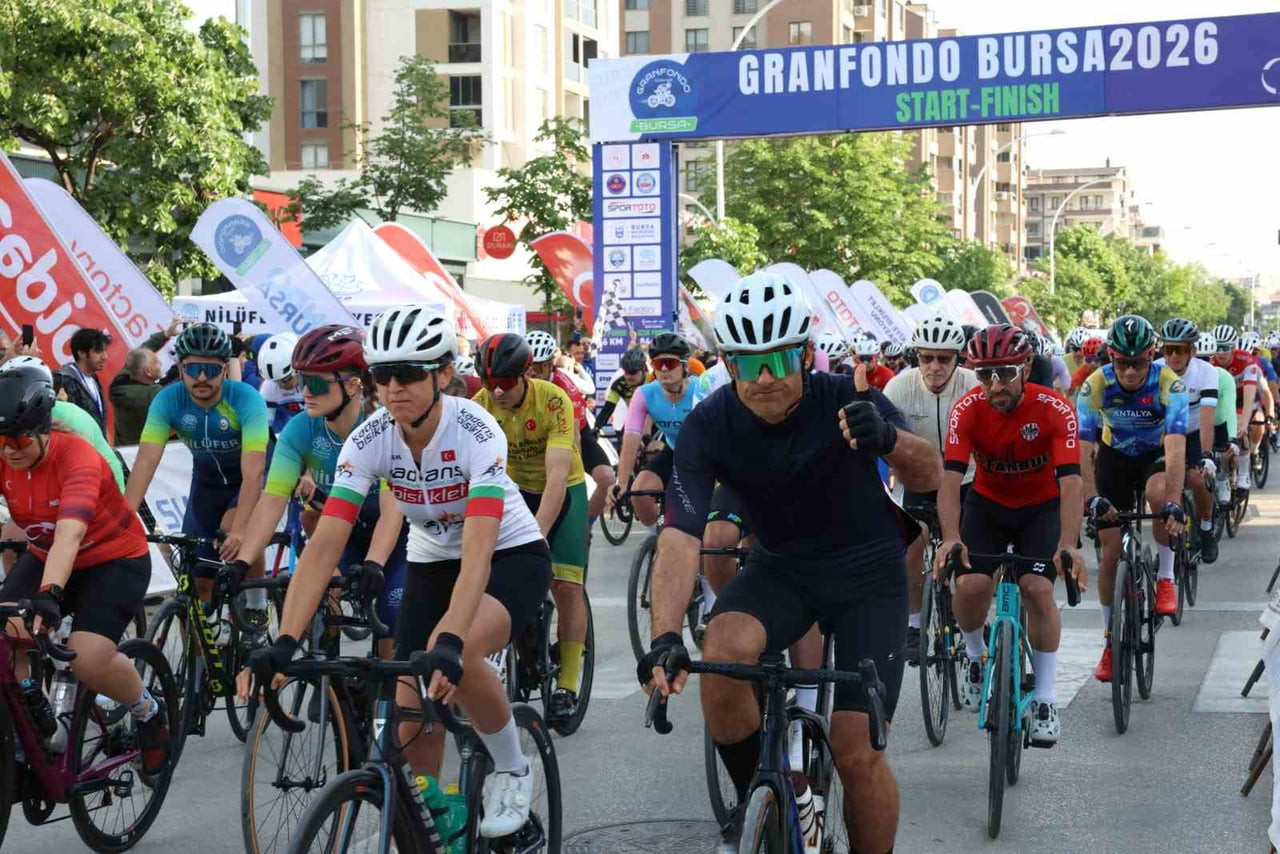 GRANFONDO BURSA 2026, BİSİKLET TUTKUNLARINI BULUŞTURDU. ‘PARKURDA DAHA FAZLA KADIN YARIŞMACI...