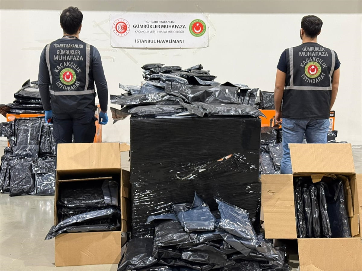 Gümrükler Muhafaza ekipleri, Hatay'ın İskenderun Limanı'nda 1 milyon 392 bin 238 captagon hapa...