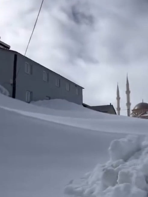 GÜMÜŞHANE KENT MERKEZİNDE BAHAR HAVASI KENDİNİ HİSSETTİRMEYE BAŞLARKEN, 2 BİN 350 RAKIMLI...