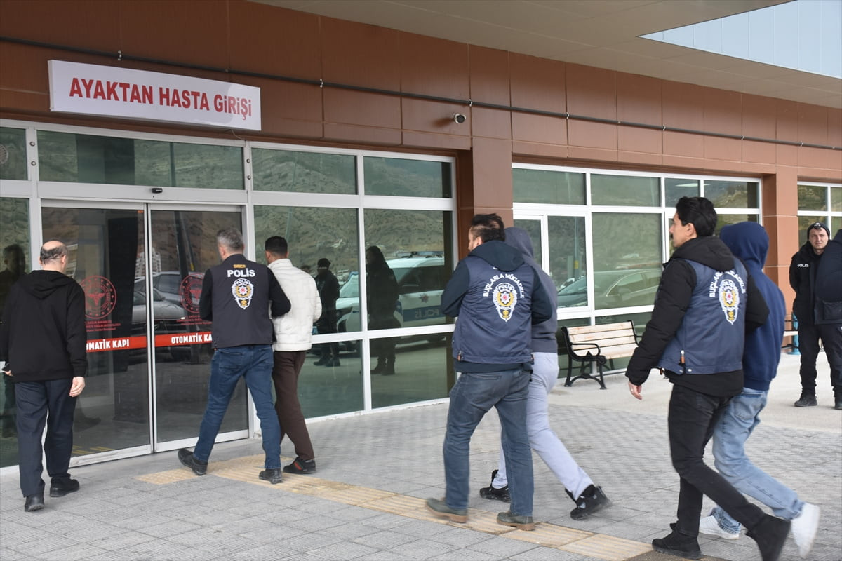 Gümüşhane merkezli 2 ilde düzenlenen dolandırıcılık ve yasa dışı bahis operasyonunda yakalanan 5...