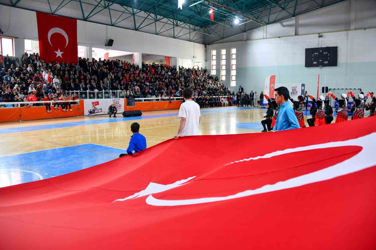 GÜMÜŞHANE'DE 19 MAYIS ATATÜRK'Ü ANMA, GENÇLİK VE SPOR BAYRAMI COŞKUYLA KUTLANDI.