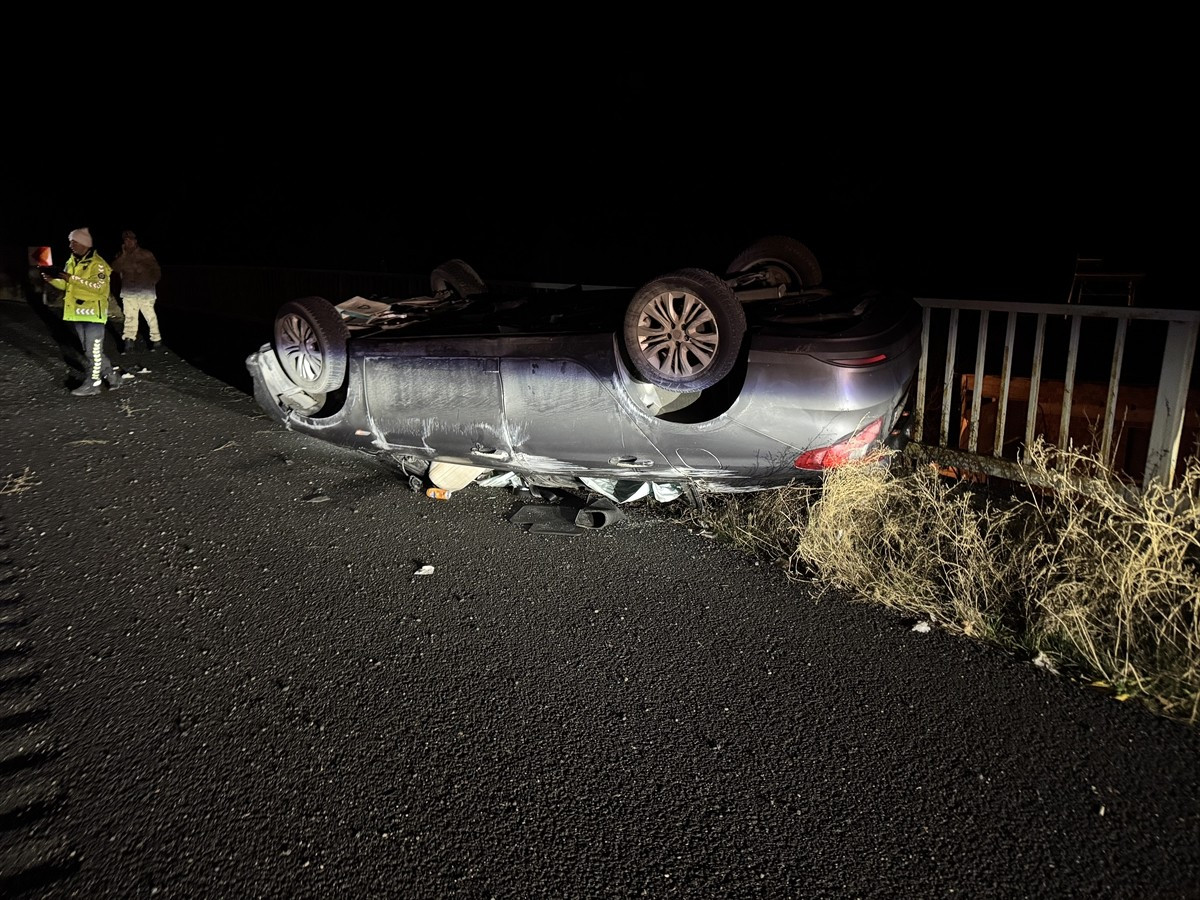 Gümüşhane'de otomobilin devrildiği kazada 5 kişi yaralandı.