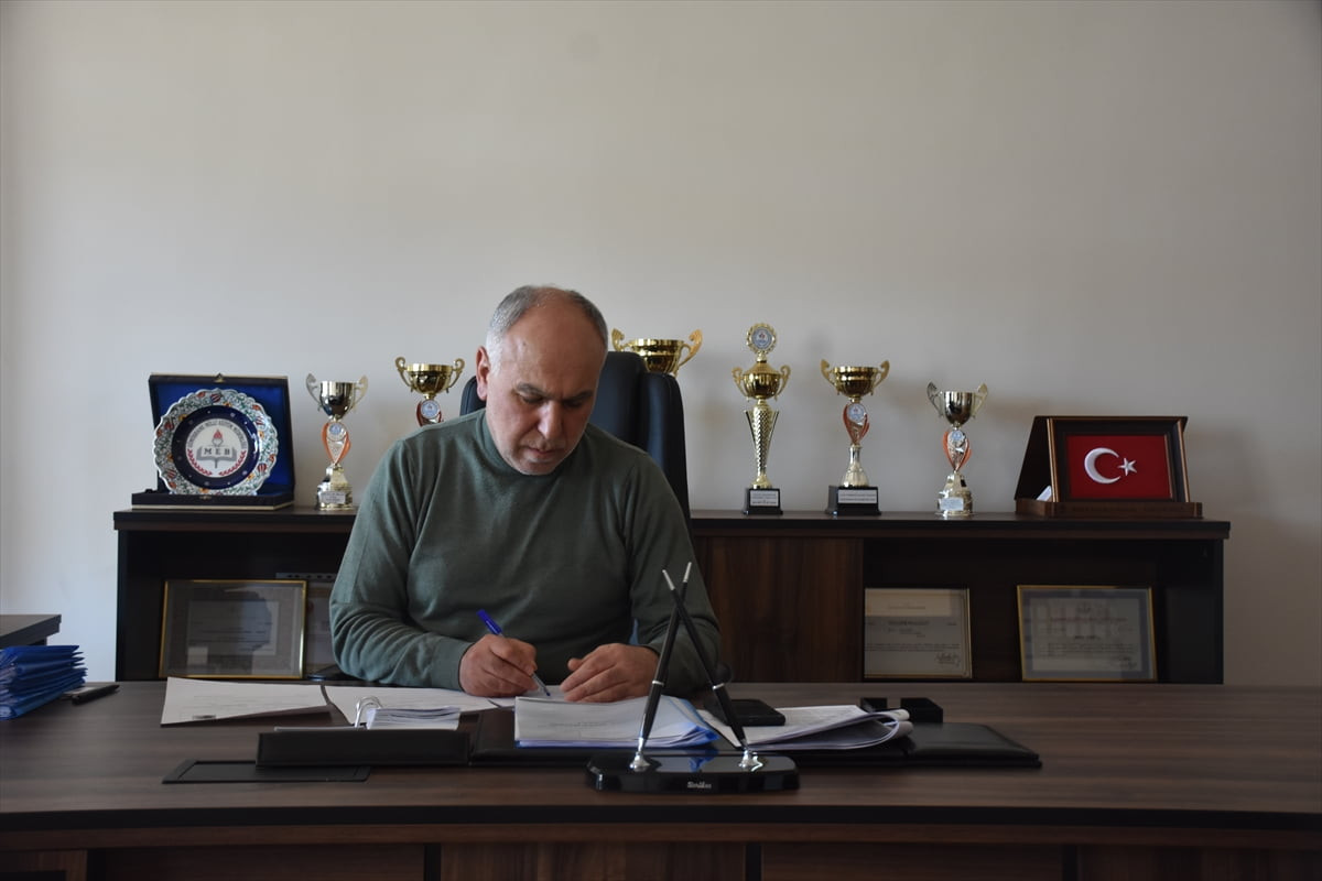 Gümüşhane'nin Kelkit ilçesinde, 1983'te mezun olduğu Kelkit Şehit Lokman Oktay İmam Hatip...