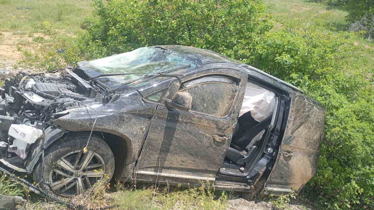 GÜMÜŞHANE'NİN KELKİT İLÇESİNDE MEYDANA GELEN TRAFİK KAZASINDA 1 KİŞİ HAYATINI KAYBETTİ, 2 KİŞİ DE...