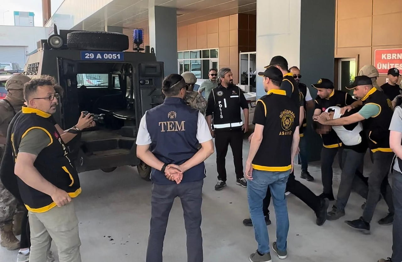 GÜMÜŞHANE'NİN TORUL İLÇESİNDE 6 AYLIK OĞLUNUN ANNESİ OLAN EŞİNİ ODUNLA DÖVEREK ÖLDÜREN HALİS...